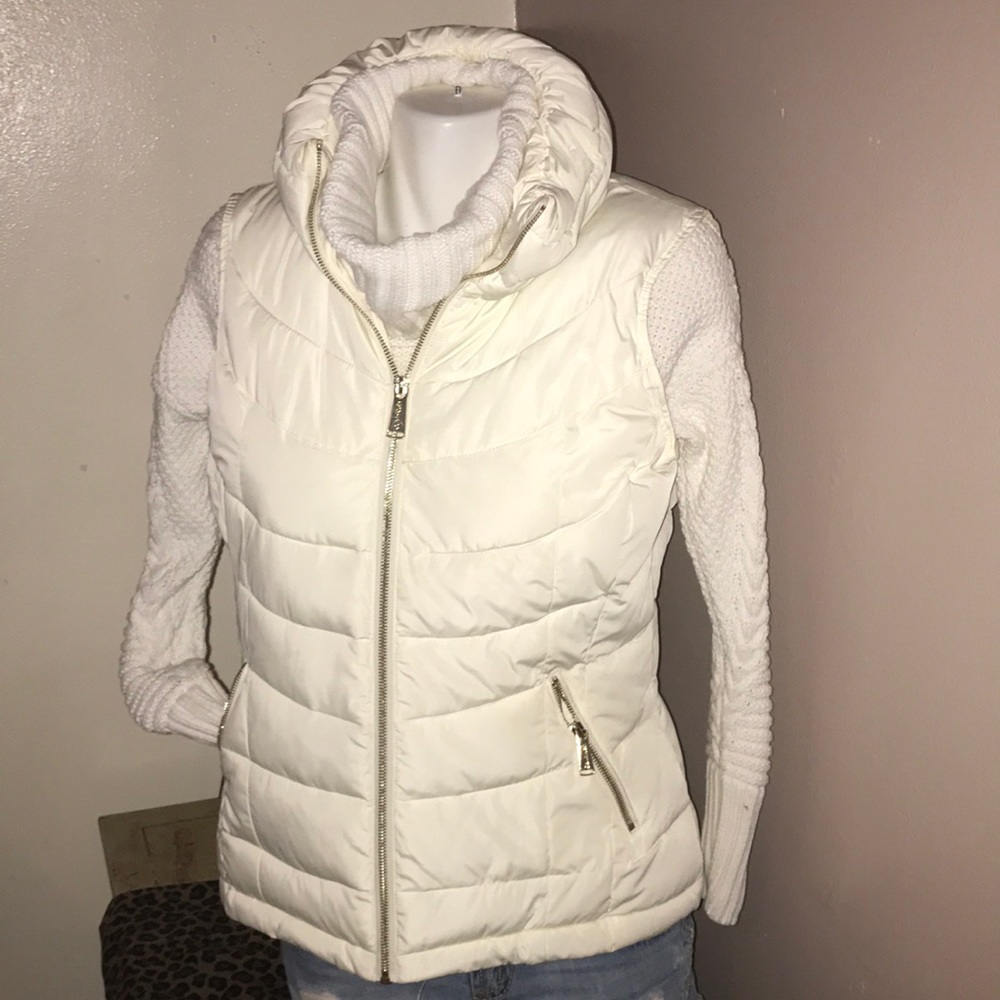 NWOT Calvin Klein women’s M ivory winter vest gold